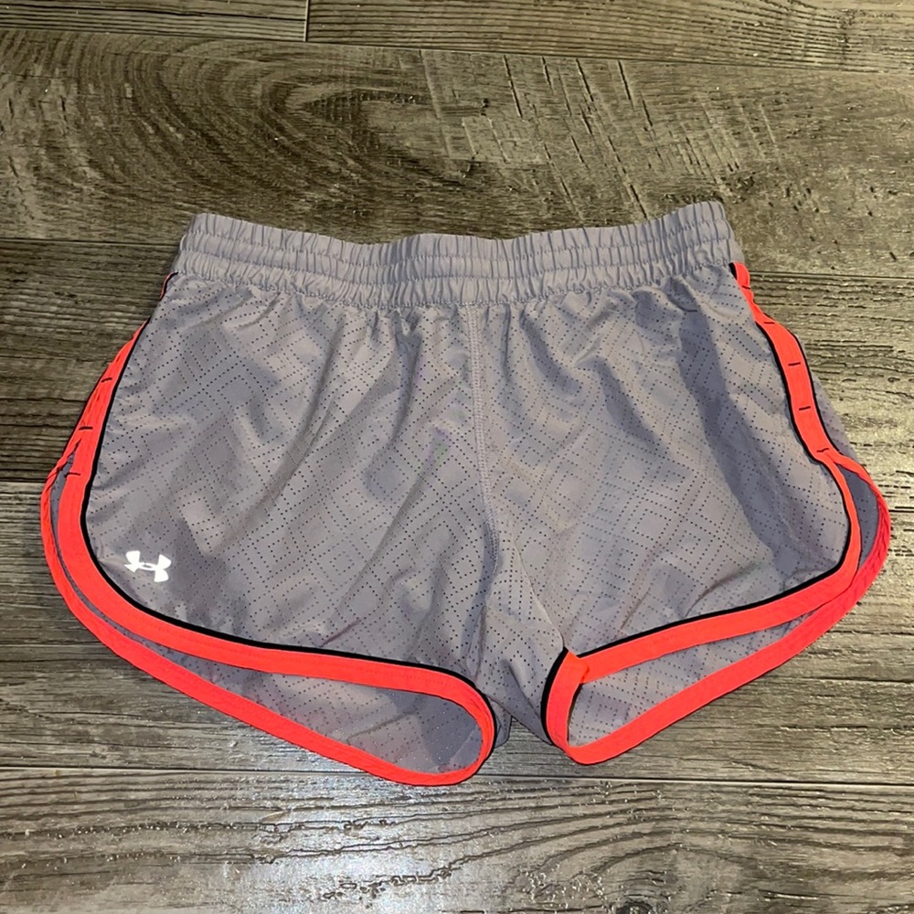 🚨NWOT🚨 Under Armour Semi-Fitted athletic shorts